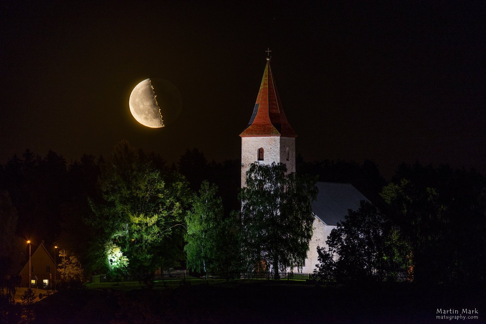 Rõuge kirik ja Kuu