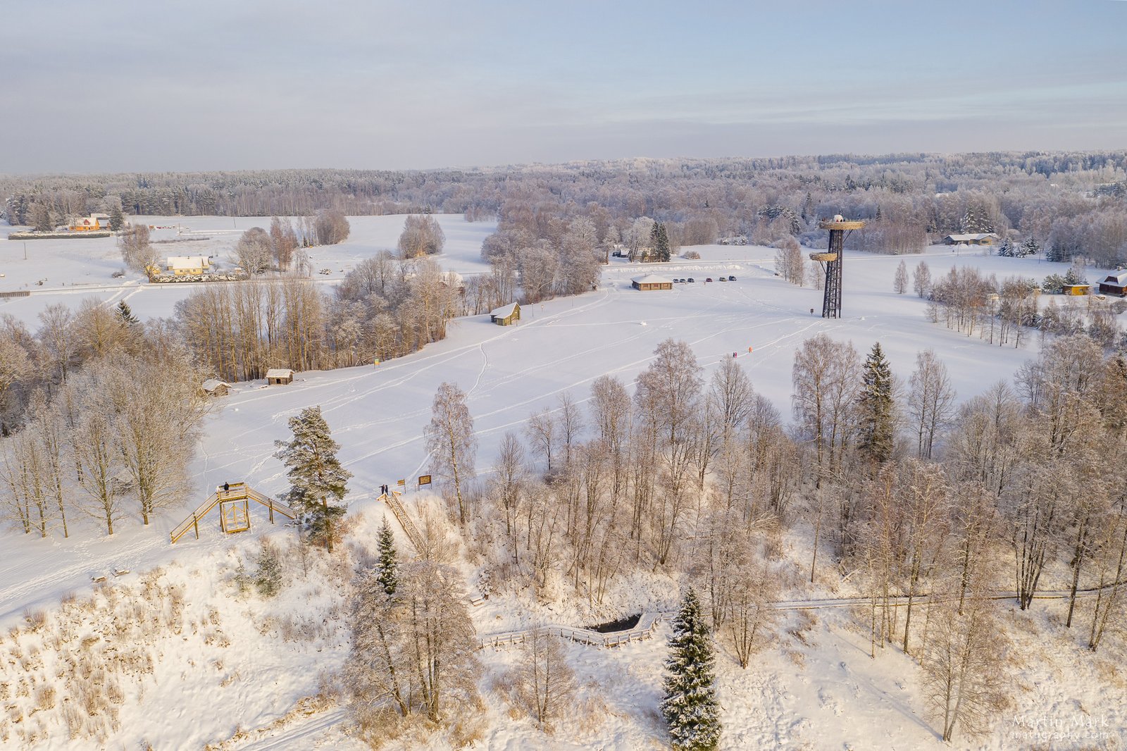 Ööbikuoru külastuskeskus talvel